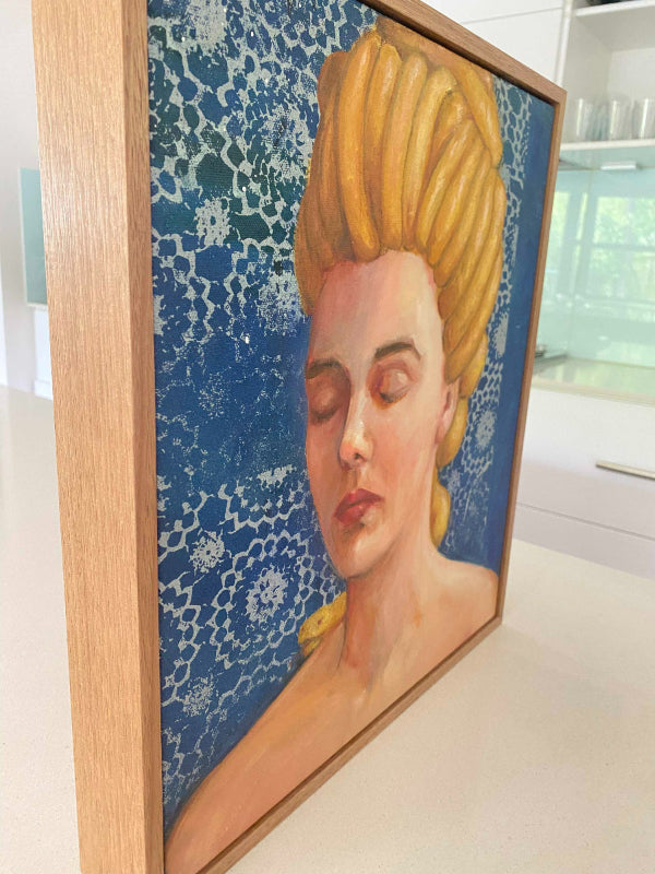 Product Golden Crown Medusa painting side